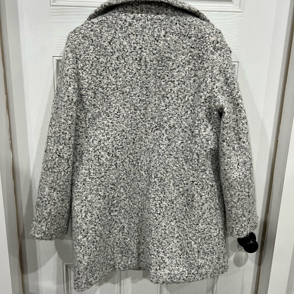 Loft ladies coat! Very soft and comfortable to wear! In size large! - Picture 4 of 5